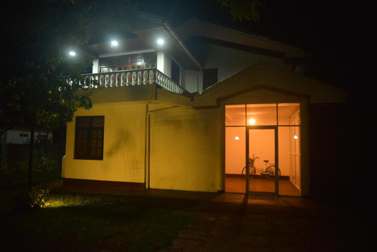 Hostel Mon Reve, Unawatuna Luaran gambar